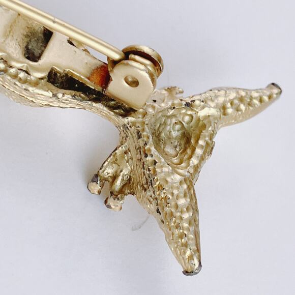 VTG Mid Century Brooch Cat Red Enamel Eyes Faux Pearl Paw Gold Tone Pin - Picture 11 of 11